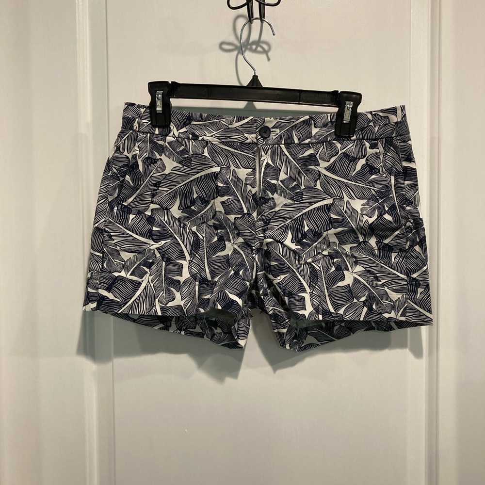 Leaf print shorts, Banana Republic, Hamilton fit